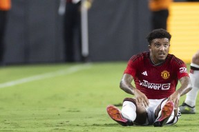 爱游戏官方网站-包含转会期雷恩调整名单以备法甲，更衣室发声环节打磨，球迷炸锅，心理建设被强调的词条