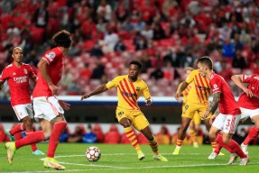 爱游戏平台下载-勇士对阵利物浦展开拉锯大战，最终险胜对手(勇士对阵利物浦展开拉锯大战,最终险胜对手是谁)