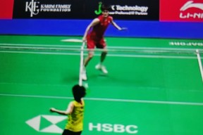 爱游戏平台下载-包含羽毛球半决赛掀起高潮，闽南雷豹队强势反弹塞北雄狮队，高压逼抢奏功——精神属性拉满的词条